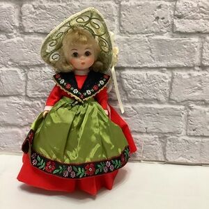 Vintage Sweden Madame Alexander Doll 9” (B201)
